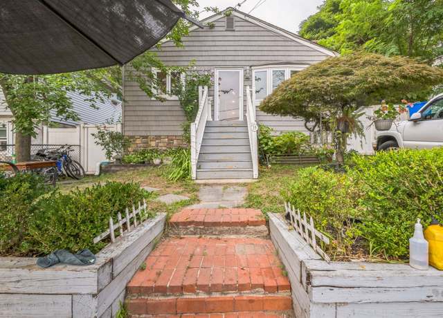 Property at 39 Willow Rd, Rocky Point, NY 11778, 3 beds, 2 baths