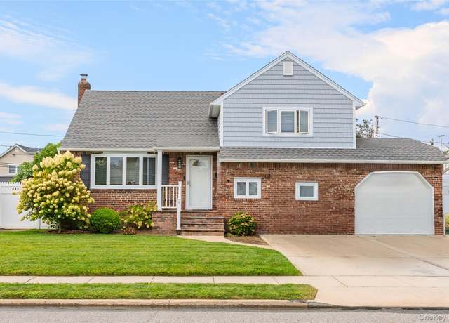 Property at 5 Webster Ave, Massapequa, NY 11758, 3 beds, 2 baths