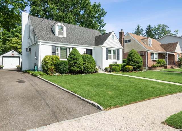 Property at 1022 Denton Ave, New Hyde Park, NY 11040, 3 beds, 2.5 baths