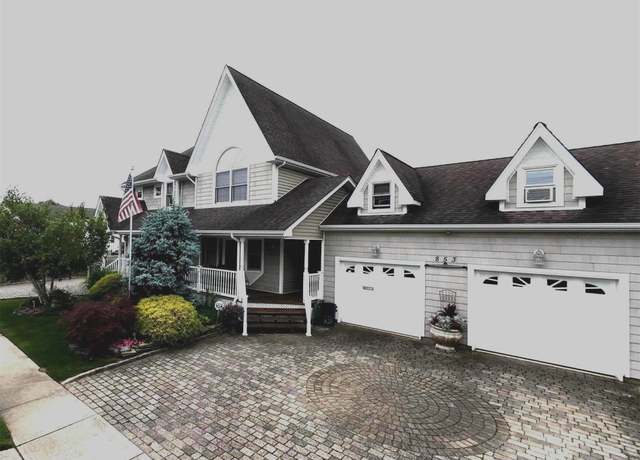 Property at Undisclosed address, Lindenhurst, NY 11757, 4 beds, 4 baths