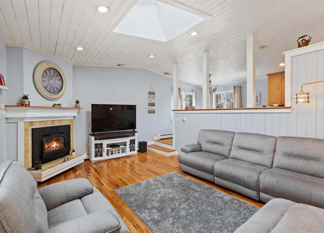 Property at 395 Lake Shore Rd, Putnam Valley, NY 10579, 2 beds, 2 baths