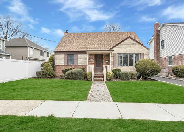 Property at 175 Andrews Rd, Mineola, NY 11501, 4 beds, 2 baths