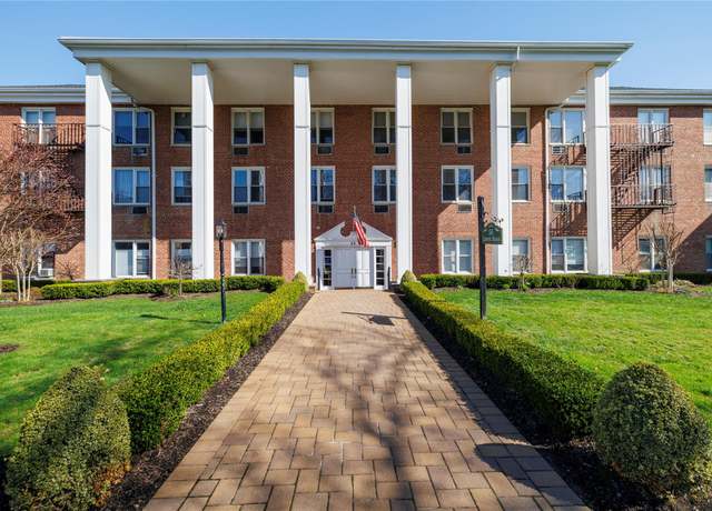 Property at 55 Lenox Rd Unit 2S, Rockville Centre, NY 11570, 1 bed, 1 bath
