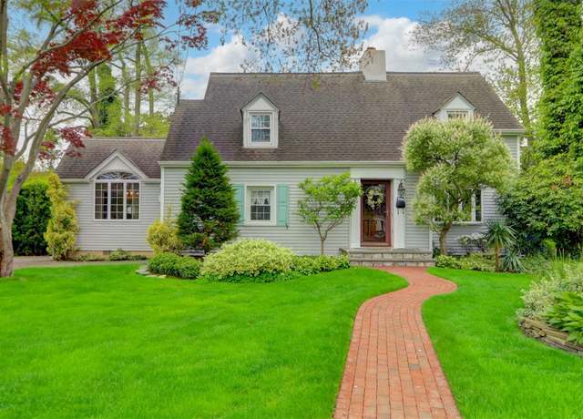 Property at 150 Lagoon Blvd, Massapequa, NY 11758, 3 beds, 2 baths