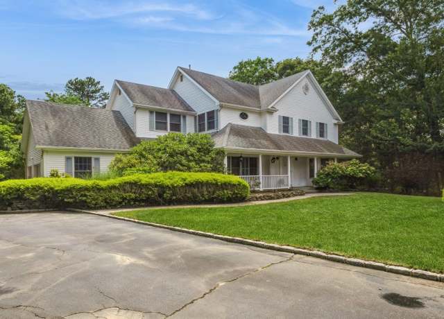 Property at 8 Willimatic Ct, Shoreham, NY 11786, 4 beds, 3.5 baths