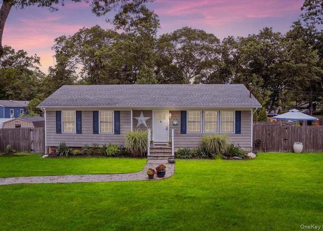 Property at 73 Montauk Trl, Ridge, NY 11961, 3 beds, 2 baths