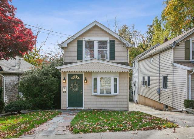 Property at 74 Davis St, Locust Valley, NY 11560, 2 beds, 1 bath
