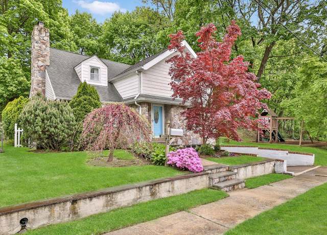 Property at 18 Manning Cir, Pelham, NY 10803, 4 beds, 2 baths