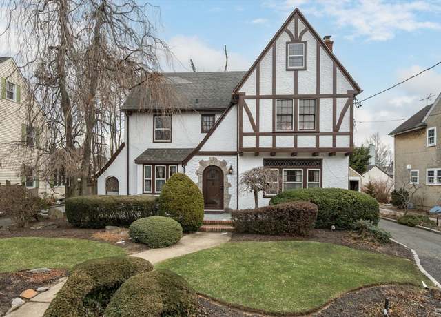 Property at 605 N Village Ave, Rockville Centre, NY 11570, 4 beds, 3 baths