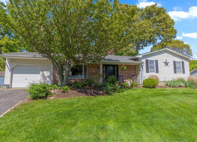 Property at 20 Soundway Dr, Rocky Point, NY 11778, 3 beds, 1.5 baths