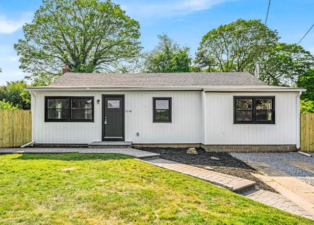 Property at 1090 Brookdale Ave, Bay Shore, NY 11706, 3 beds, 2 baths