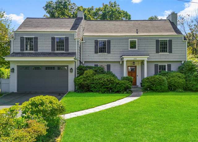 Property at 255 Barnard Rd, Larchmont, NY 10538, 6 beds, 6.5 baths