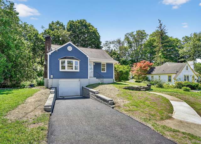 Property at 809 Oakwood Dr, Peekskill, NY 10566, 2 beds, 1 bath
