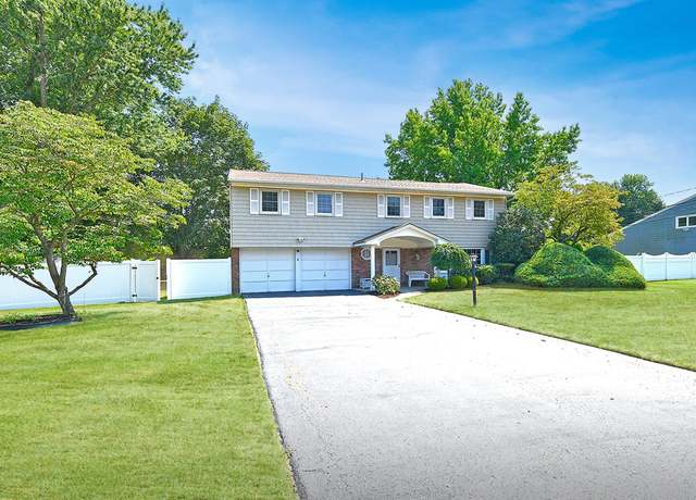 Property at 18 Shari Ln, East Northport, NY 11731, 5 beds, 2.5 baths