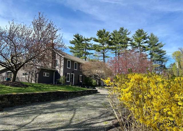 Property at 26 Curry Ln, Hyde Park, NY 12538, 5 beds, 4.5 baths