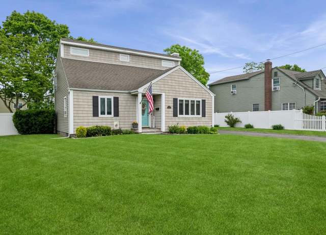 Property at 11 Karp Dr, Islip Terrace, NY 11752, 3 beds, 2 baths