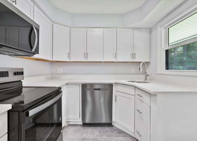Property at 34 Warwick Pl Unit D, Yorktown Heights, NY 10598, 2 beds, 2 baths
