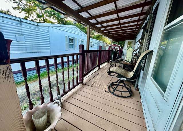 Property at Undisclosed address, Bay Shore, NY 11706, 2 beds, 1 bath