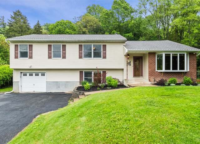 Property at 3 Westview Dr, Poughkeepsie, NY 12603, 3 beds, 2.5 baths
