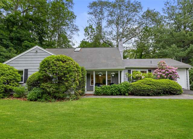 Property at 39 Larchwood Rd, Larchmont, NY 10538, 5 beds, 3 baths