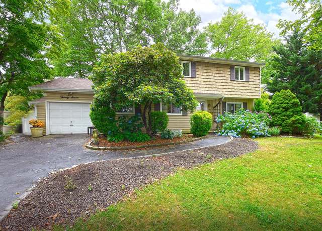 Property at 27 Newtown Ln, Melville, NY 11747, 4 beds, 2 baths