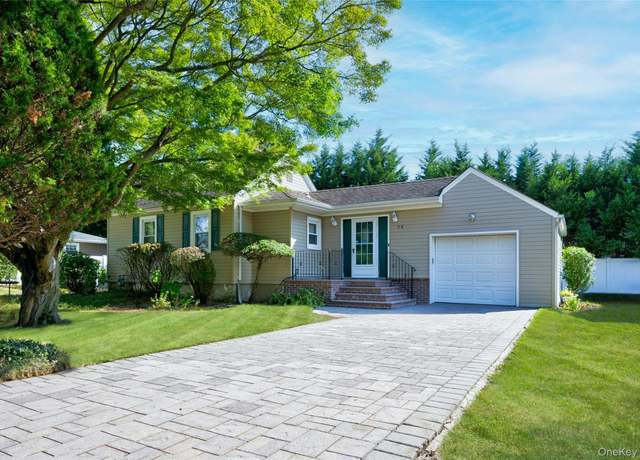 Property at 28 Reeves Ave, Farmingdale, NY 11735, 2 beds, 1 bath
