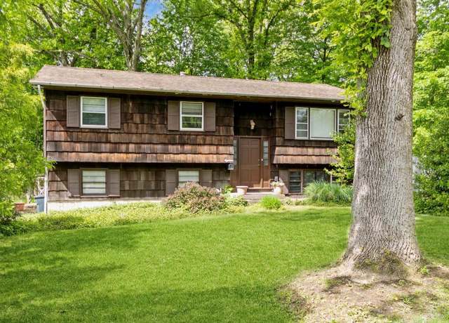 Property at 18 Norwood Pl, Nanuet, NY 10954, 4 beds, 2 baths