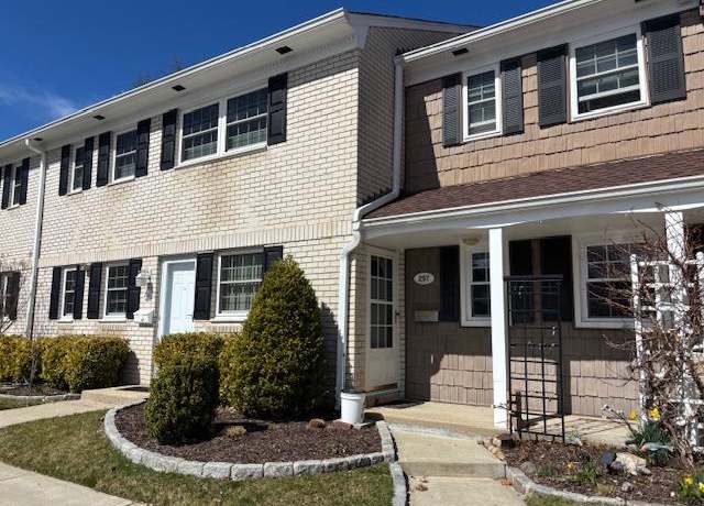 Property at 257 Village Dr #257, Hauppauge, NY 11788, 1 bed, 1 bath