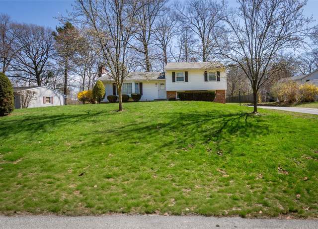 Property at 37 Lincoln Dr, Poughkeepsie, NY 12601, 3 beds, 1.5 baths