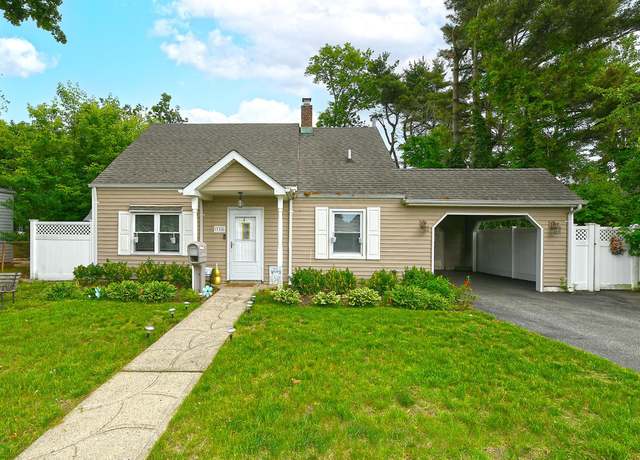 Property at 335 Orchid Rd, Levittown, NY 11756, 3 beds, 2 baths