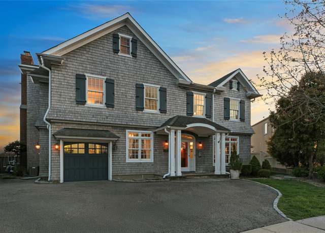 Property at 3076 Riverside Dr, Wantagh, NY 11793, 7 beds, 4.5 baths