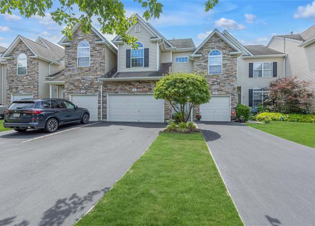 Property at 40 Mantack Path, Kings Park, NY 11754, 3 beds, 2.5 baths