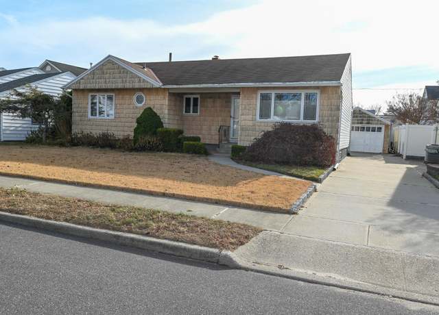 Property at 709 Brower Ave, Franklin Square, NY 11010, 3 beds, 2 baths