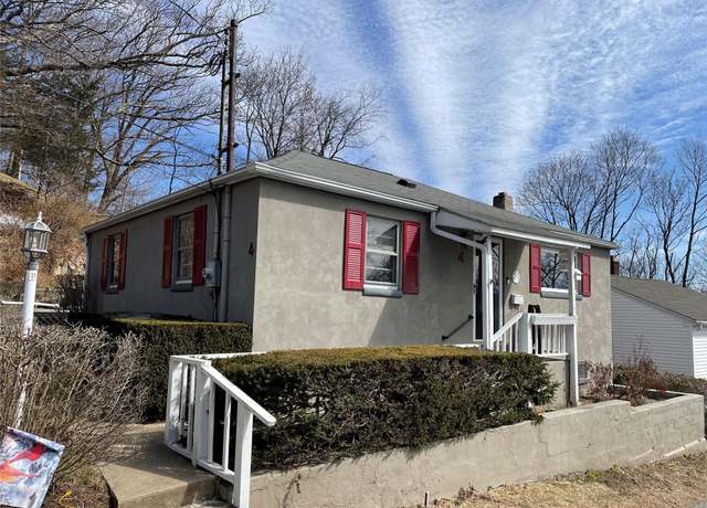 Property at 4 Chestnut St, Highland Falls, NY 10928, 3 beds, 1 bath