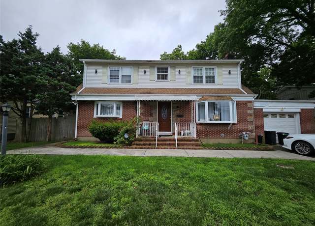 Property at 100 Glenmore Ave, Hempstead, NY 11550, 7 beds, 4 baths