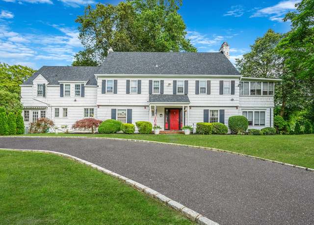 Property at 5 Kohlsaat Ct, Smithtown, NY 11787, 6 beds, 4.5 baths