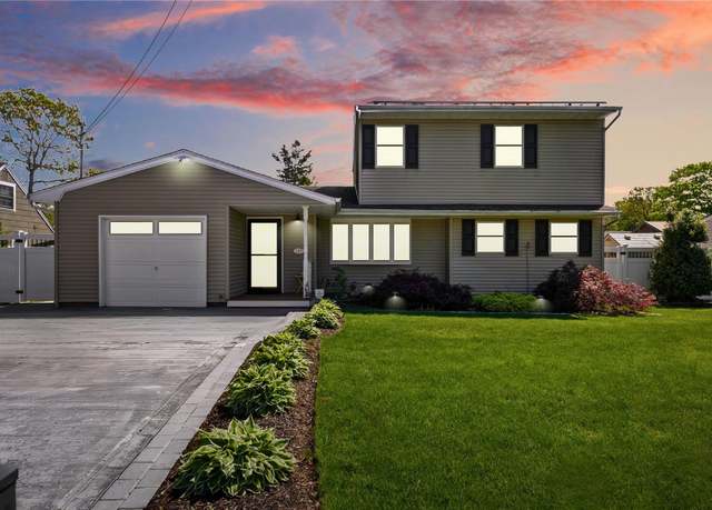 Property at 127 Avenue D, Holbrook, NY 11741, 3 beds, 2 baths