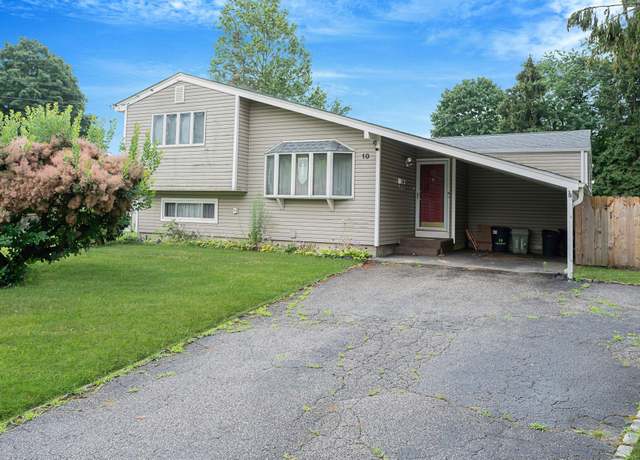 Property at 10 Laurie Rd, Brentwood, NY 11717, 3 beds, 1.5 baths