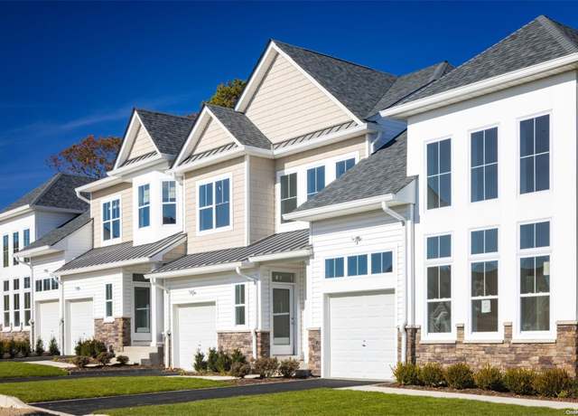 Property at 1239 Old Nichols Rd #65, Islandia, NY 11749, 2 beds, 2.5 baths