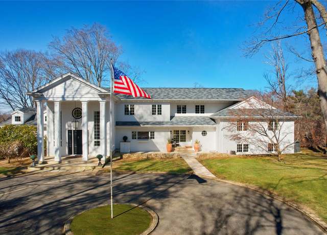 Property at 9 Knolls Ln, Manhasset, NY 11030, 5 beds, 5 baths
