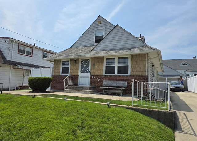 Property at 734 Dauntless Pkwy, Elmont, NY 11003, 4 beds, 2 baths