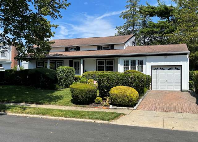 Property at 55 Laurel Dr, Massapequa Park, NY 11762, 5 beds, 2 baths