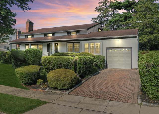 Property at 55 Laurel Dr, Massapequa Park, NY 11762, 5 beds, 2 baths