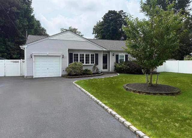 Property at 644 Peconic St, Ronkonkoma, NY 11779, 3 beds, 1 bath