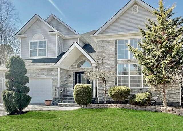 Property at 24 Blueberry Ridge Dr, Holtsville, NY 11742, 4 beds, 2.5 baths
