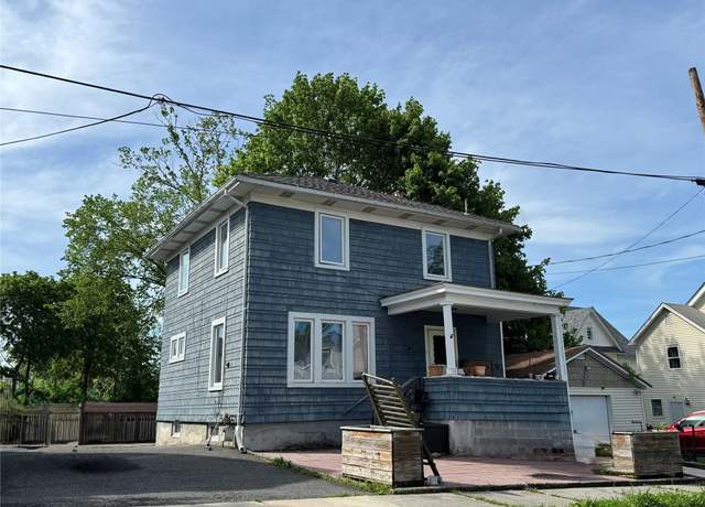 Property at 39 Crescent Pl, Middletown, NY 10940, 3 beds, 1 bath