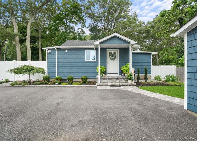 Property at 22 Lake Shore Dr, Ronkonkoma, NY 11779, 2 beds, 1 bath