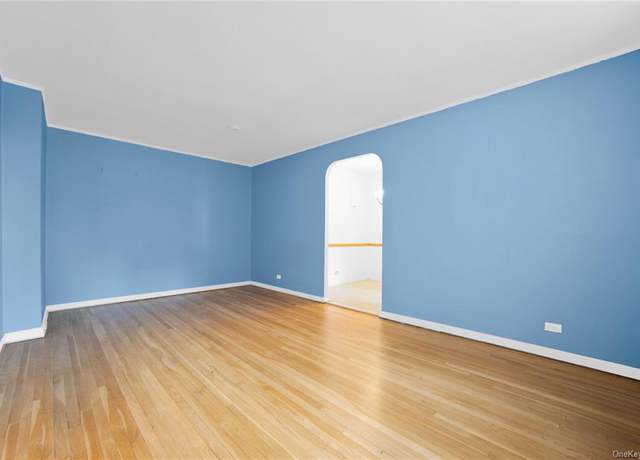 Photo of 67-71 Yellowstone Blvd Unit 3P, Forest Hills, NY 11375