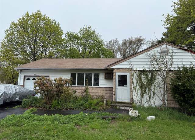 Property at 11 Columbus Ave, Brentwood, NY 11717, 5 beds, 2 baths