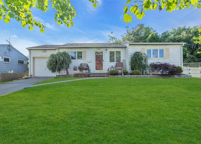 Property at 17 Gerhard Rd, Plainview, NY 11803, 3 beds, 2 baths